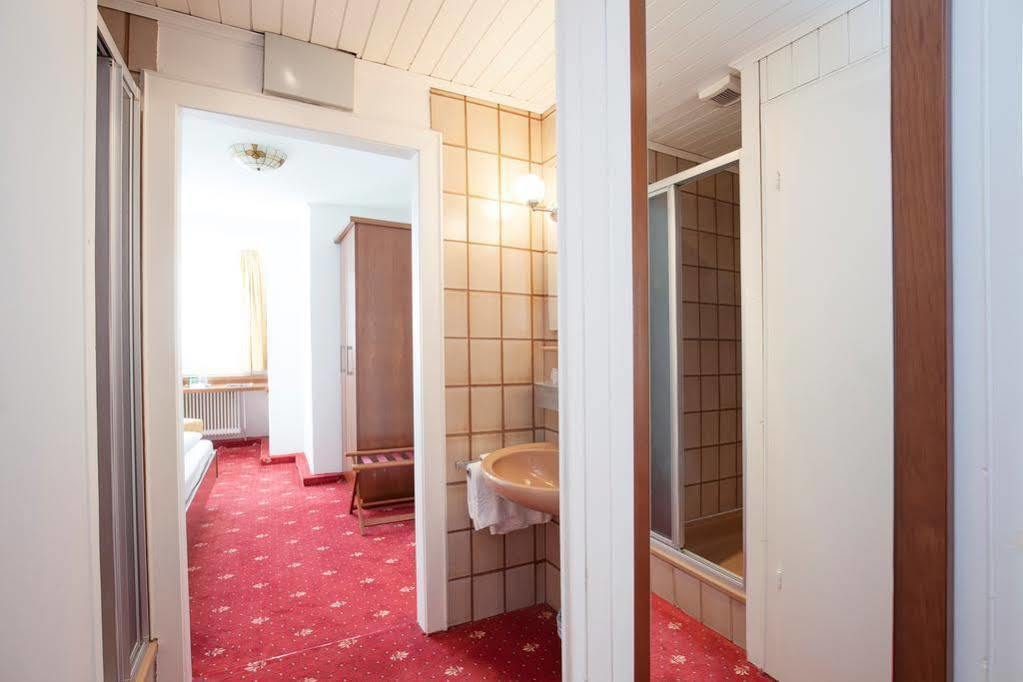Keramikhotel Goldener Brunnen Gmunden Esterno foto