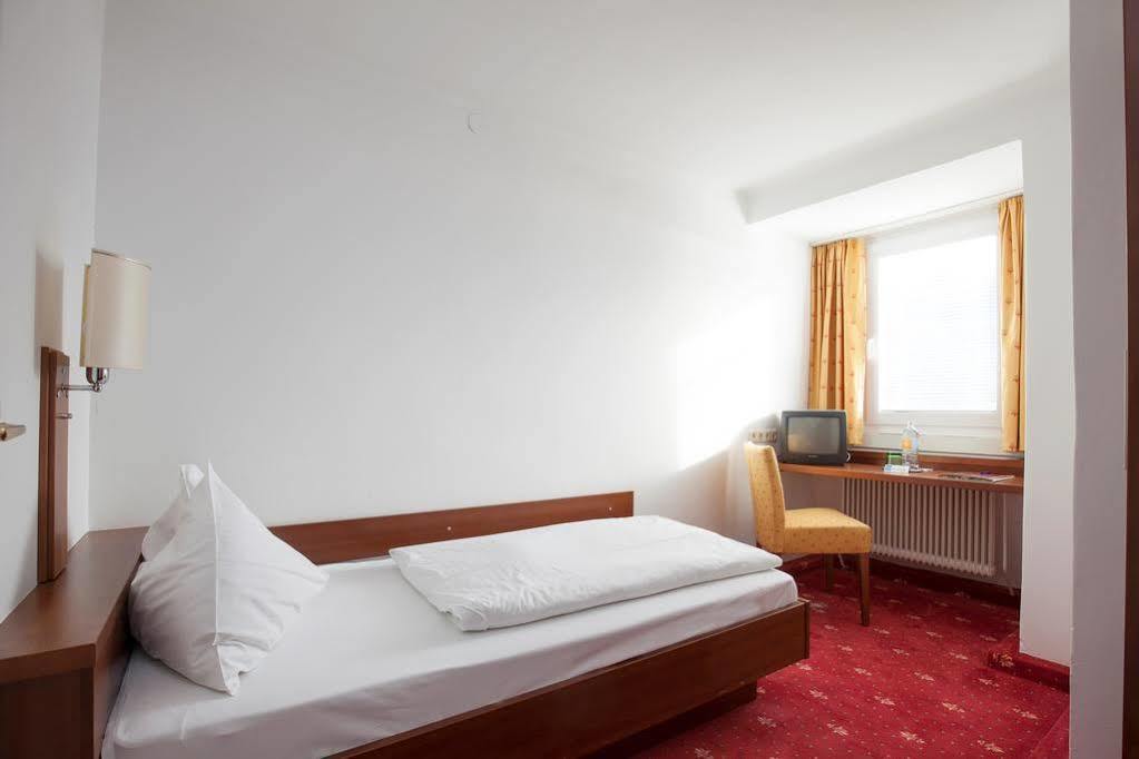 Keramikhotel Goldener Brunnen Gmunden Esterno foto