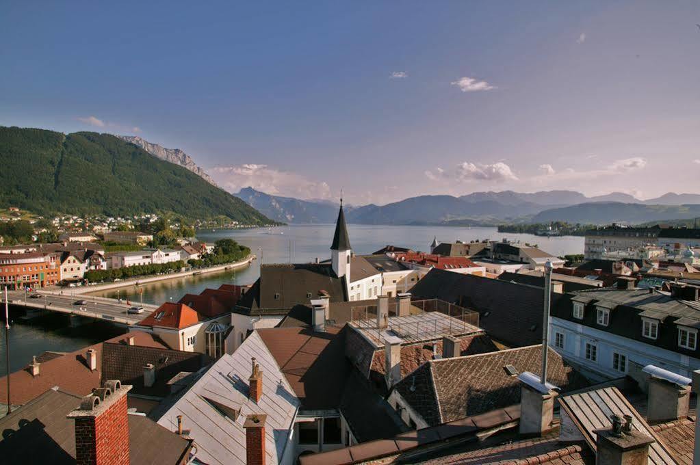 Keramikhotel Goldener Brunnen Gmunden Esterno foto
