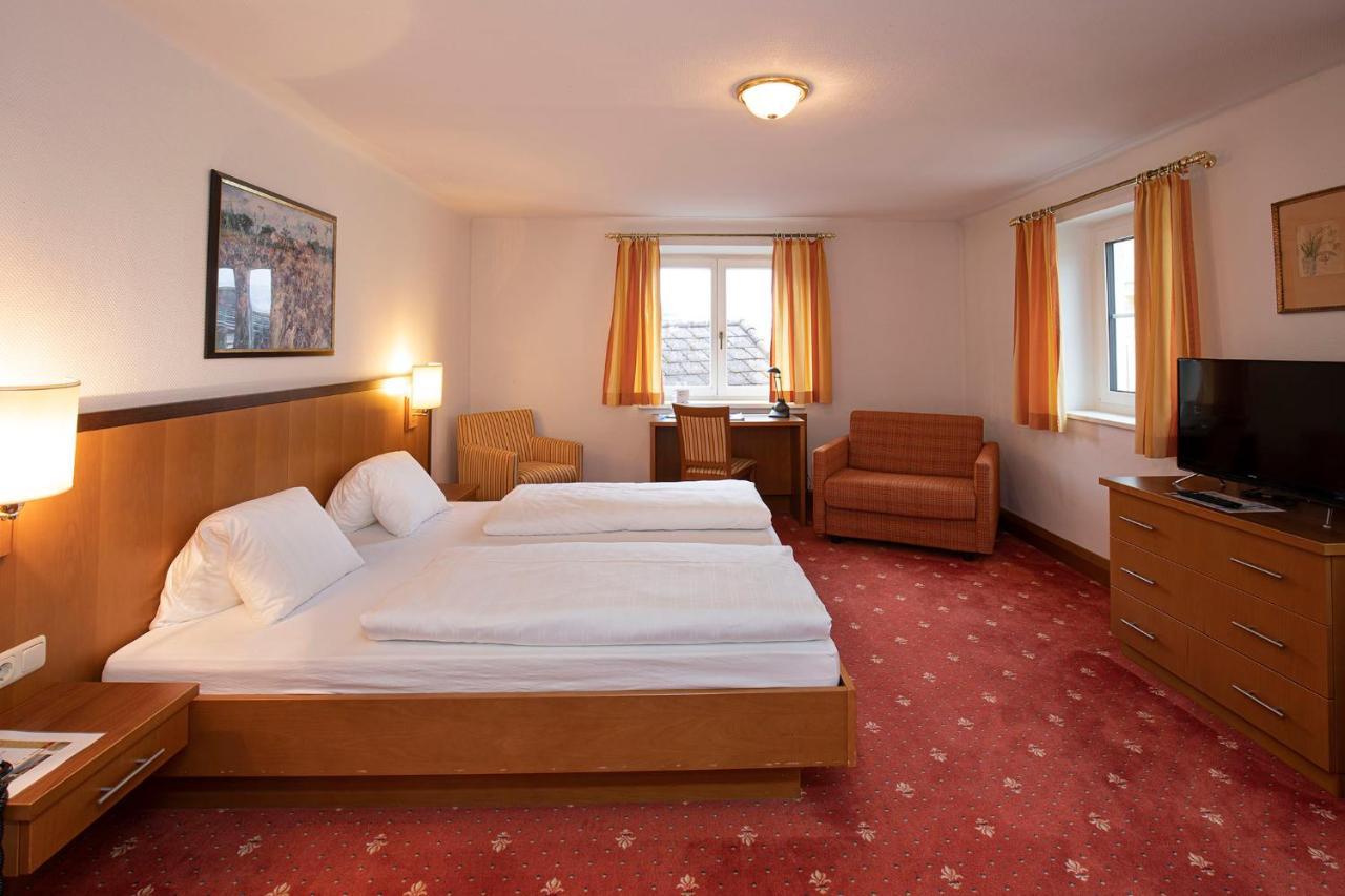 Keramikhotel Goldener Brunnen Gmunden Esterno foto