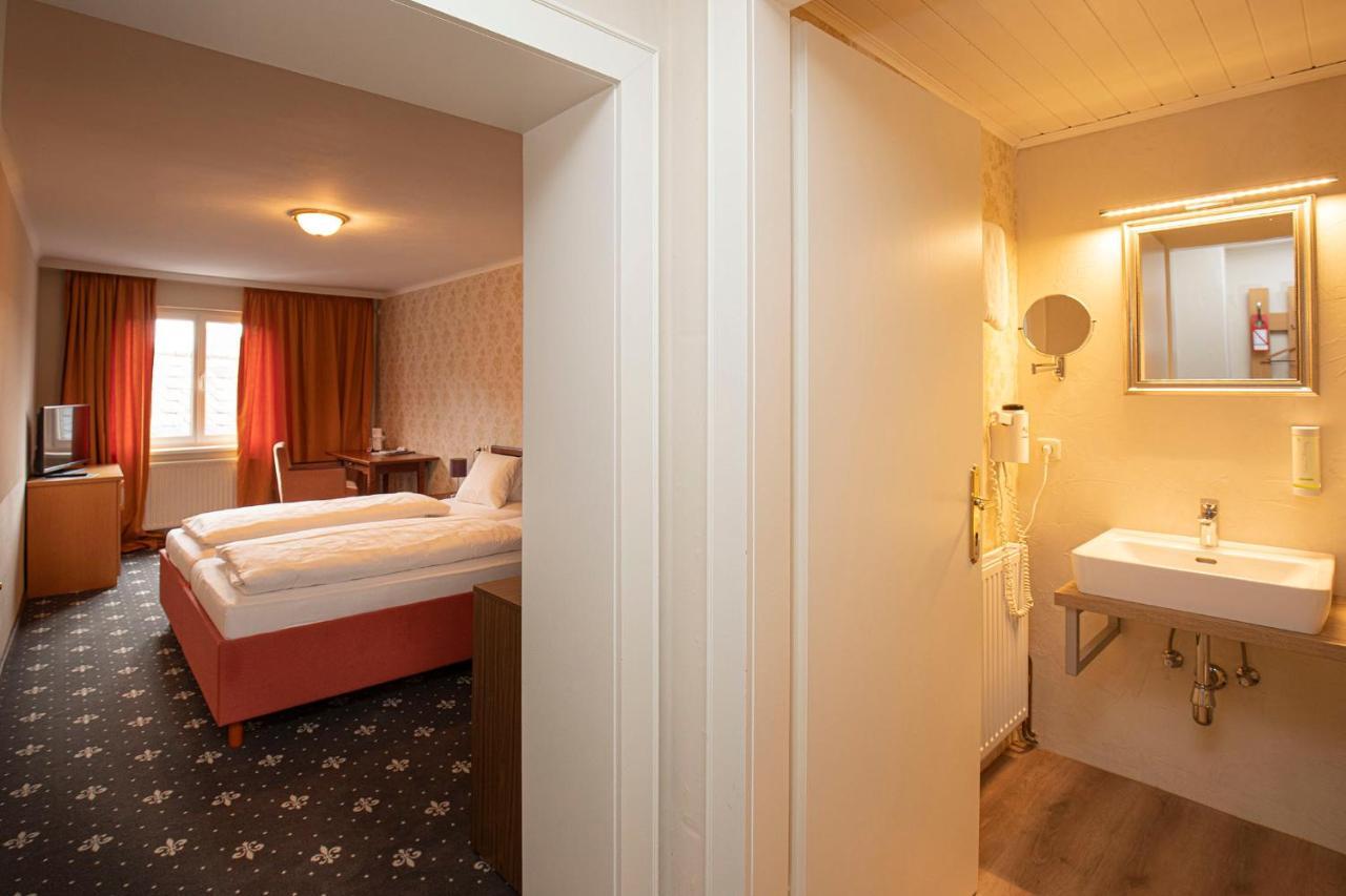 Keramikhotel Goldener Brunnen Gmunden Esterno foto